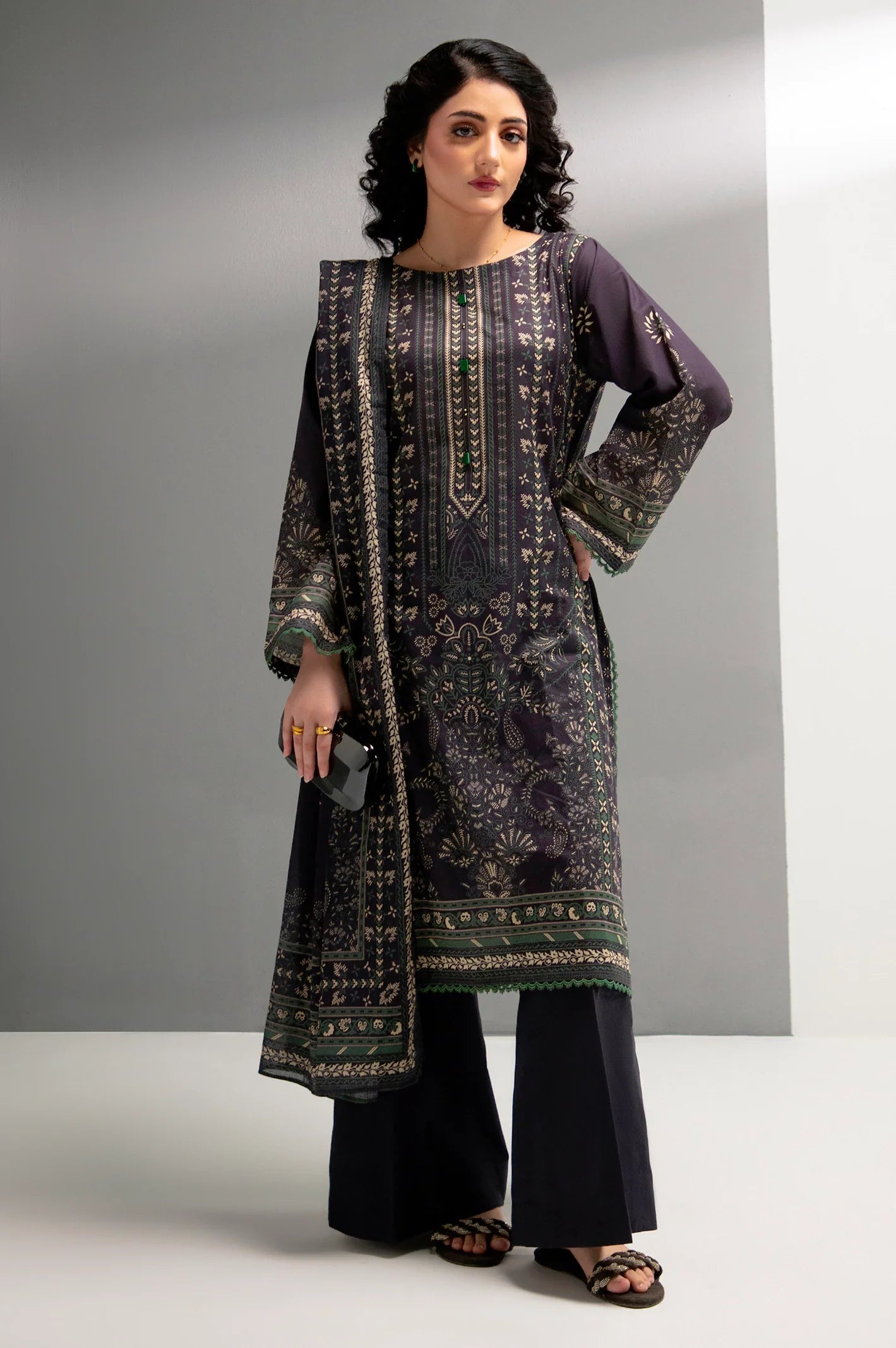 Noir Flora – Black Printed Lawn 3 Piece